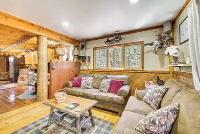 Image de Searsport Cabin w / Screened Porch - À quelques minutes de l'océan