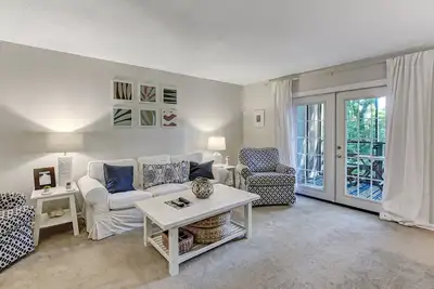 Image de Super endroit pour votre famille avec beaucoup Ă faire et une passerelle vers la plage!
