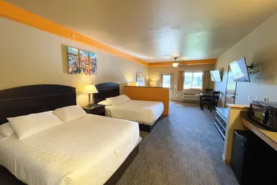 Image de Chambres d'hôtel spacieuses situées au Spring Brook Resort | Vue imprenable sur le parcours de golf