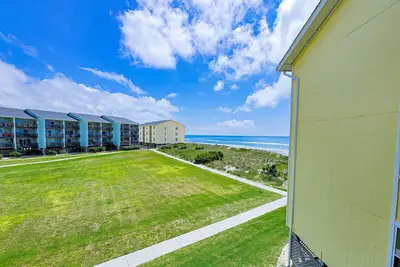 Image de Surf Condo 223 - Vue sur l'océan avec accès à la piscine et à la plage