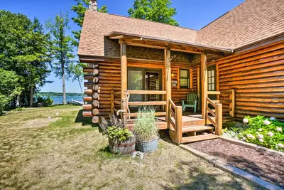 Image de Waterfront Lake Leelanau Log Cabin w / Private Dock!