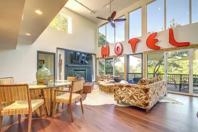 Image de Accueil Waterfront Lake Travis Luxury w \/ Large Deck!