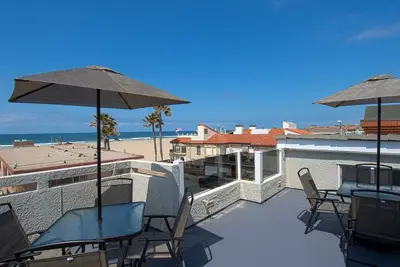 Image de maison unifamiliale Rare situé juste une maison sur la plage!