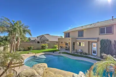 Image de Invitant Surprise House w \/ piscine privée, près du golf!