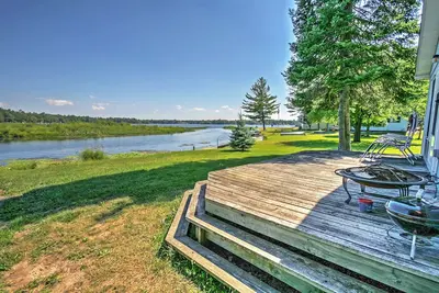Image de Lakefront 2br Hale Cabin w \/ Access to Boat Ramp!