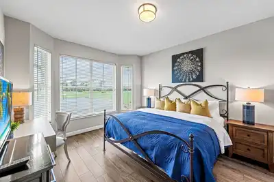 Image de Superbe Condo de Luxe Avec vue sur le Golf, Resort Style Pool, Dans le Lely Resort!