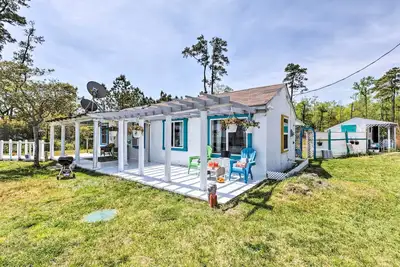 Image de Oceanfront White Stone Cottage w \/ plage privée!