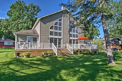 Image de Waterfront Vandalia House w / Dock sur le lac Donnell!