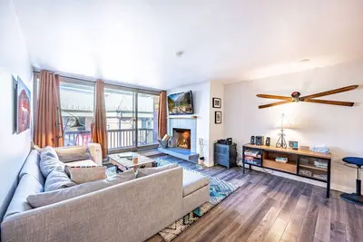 Image de Escape the Heat, Ac Central Accueil Récemment Rénové, Idéal Pour les Familles - 2 Lits Queen + Lits Superposés