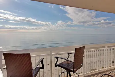 Image de Luxueux condo de 4 chambres en bord de mer Ă Nmb!
