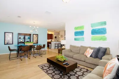 Image de Vista Cay Luxury Lakeview Condo 4 chambres