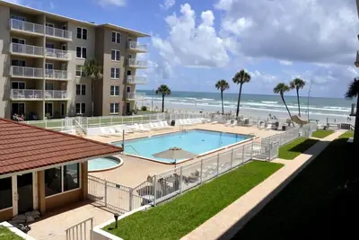 Image de Mignon 2\/2! Complexe Oceanfront direct sur la plage No Drive Beach de Nsb!