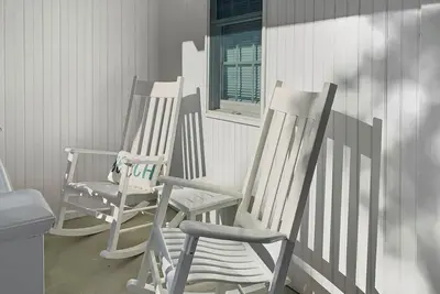 Image de Le dernier recours - à seulement 2 minutes à pied de la plage! 4 chambres et Ac Central - 29 Ginger Plum Lane Harwich Port