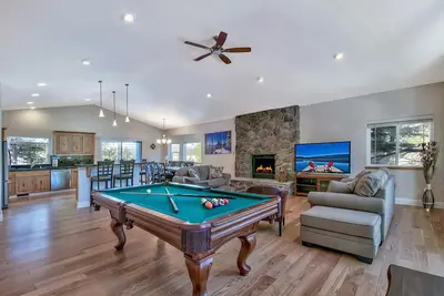 Image de Blackfoot Family Estate – Sparkling Clean & New, bain à remous, vues Mtn, table de billard