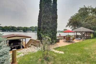 Image de Belle maison de front de mer Monticello w \/ Fire Pit!