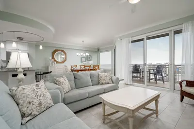 Image de Gateway Grand 503 Offre une grande piscine intérieure, une piscine extérieure, une salle d'exercice et une terrasse!