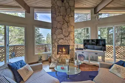 Image de Chalet w / Mtn Views, 2 Mi. à la ville et au lac Arrowhead!
