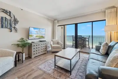 Image de Gulf-front 2/2, Slps 6, Blcny, WiFi, W / D, Pool / Fit Ctr / Bbq, Activités gratuites - Tropical Winds 402