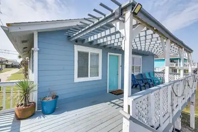Image de Surfside Beach Home w / Deck - 300 pieds du golfe!