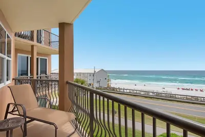 Image de Spectaculaire Balcon Vue - Condo à quelques pas de la plage!