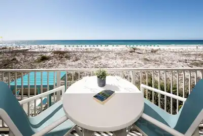 Image de Gulf Dunes 208: Condo joliment rénové, chaises de plage payantes, court de tennis