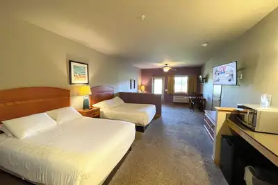 Image de Chambres d'hôtel spacieuses situées au Spring Brook Resort | Vue imprenable sur le parcours de golf