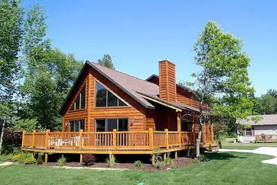 Image de Retraite rustique ultime au Spring Brook Resort | Maison familiale de six chambres