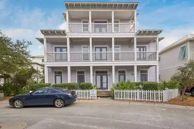 Image de 10% de réduction pour l'automne! Grande plage à la maison! 2 piscines / 1 chauffée / accès facile à la plage! Wif