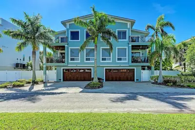Image de Les Anna Maria Island Beach Palace-Piscine privée-privée à l'extérieur de cuisine-4 chambres-3 salles de bains