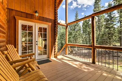 Image de Duck Creek Village Cabin w / Deck & Fire Pit!