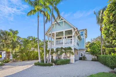 Image de Maison de style du sud, à proximité des plages du golfe, piscine chauffée