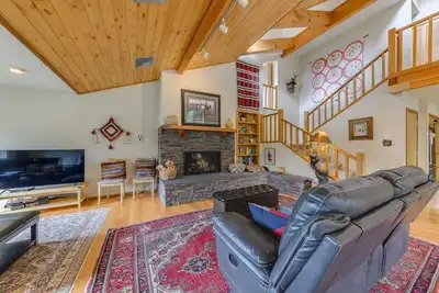 Image de Cloudcroft Mtn Home w \/ Deck-3 Miles to Ski Resort!