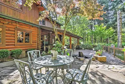 Image de Appartement Rustic Banks avec cheminée et terrasse privée!