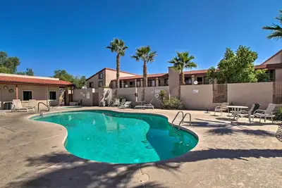 Image de Cozy Apache Junction Condo w / Vues & piscine partagée!