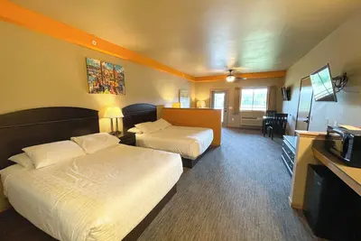 Image de Chambres d'hôtel spacieuses situées au Spring Brook Resort | Vue imprenable sur le parcours de golf