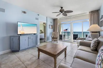 Image de Ensoleillé Two Bedroom Condo au coeur de Destin! ! Tennis et basket-ball privés! !