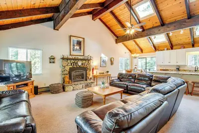 Image de Serene South Lake Tahoe House w / Large Private Deck