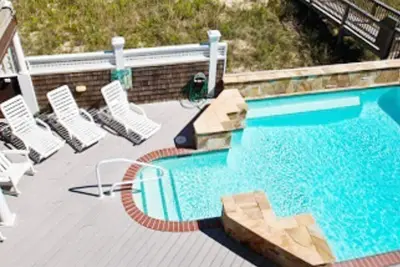 Image de # 1206 The Good Life. En bord de mer, ascenseur, piscine, bain ���� remous, Animaux admis, WiFi gratuit!