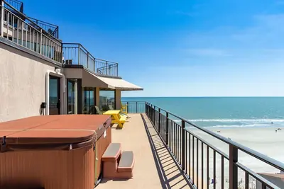 Image de Oceanfront Penthouse at Surfmaster, avec parc aquatique gratuit, aquarium, golf et plus tous les jours