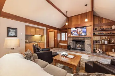 Image de Teewinot D5: Teton Village - Magnifique condo au dernier étage - 10 personnes - Accès à la piscine et au bain à remous!