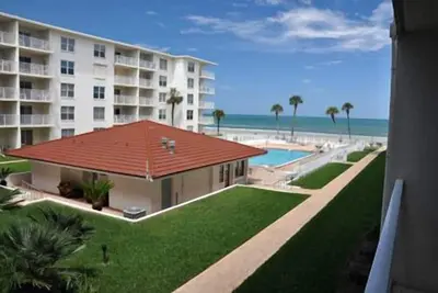 Image de Magnifique unité actualisée dans New Smyrna Beach sur la plage de No Drive