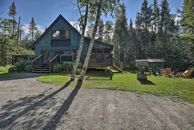 Image de Charmant chalet Lake Placid avec terrasse et cheminée!