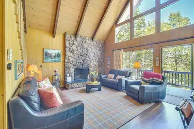 Image de Lake Arrowhead House - 5 minutes à pied du lac!