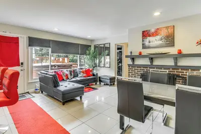 Image de Large Black Jack Home on 5. 3 acres w / Pool + Hot Tub!