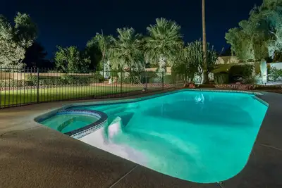 Image de Les amateurs de plaisir dans Kierland avec Diving Pool & Spa