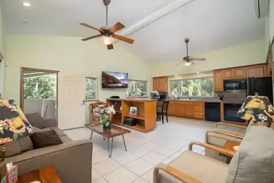 Image de Suite AlohaAKU Ohana2 - En bord de mer 2br / 2Bath, Lr avec kit complet, Priv Lanai, Ac