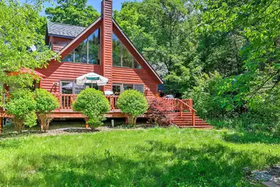 Image de Egg Harbor Home w / Deck sur 2 acres - 12 min du lac