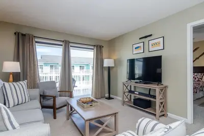 Image de Great value for condo au dernier étage avec vue sur l'océan et accès à la piscine