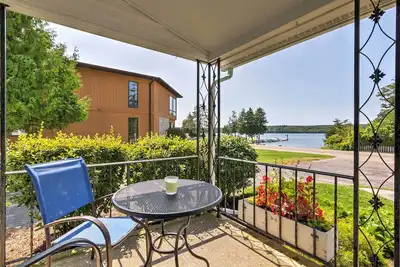 Image de Accueil boutique dans le comté de Door w \/ Eagle Harbor Views!