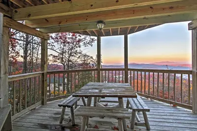 Image de Cabine sensationnelle de Gatlinburg avec bain à remous et vues!